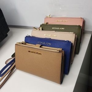 BNWT Michael Kors Wristlet/ Wallet
